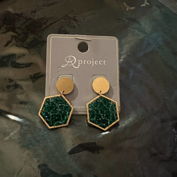 Gold Hardware Green Dangle Hexagon Earrings - Picture 4 of 7